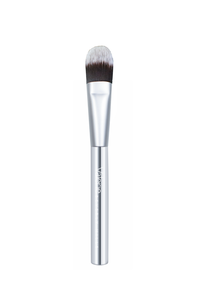 # 3 Synthetic Foundation Brush